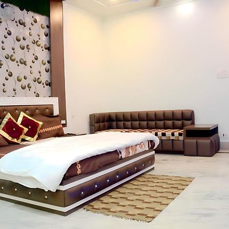 Taj Square A Luxurious Family Homestay Агра Экстерьер фото