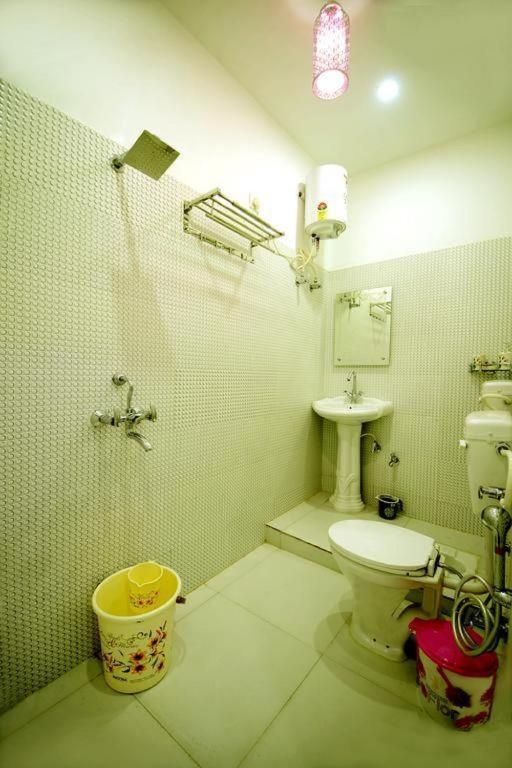 Taj Square A Luxurious Family Homestay Агра Экстерьер фото