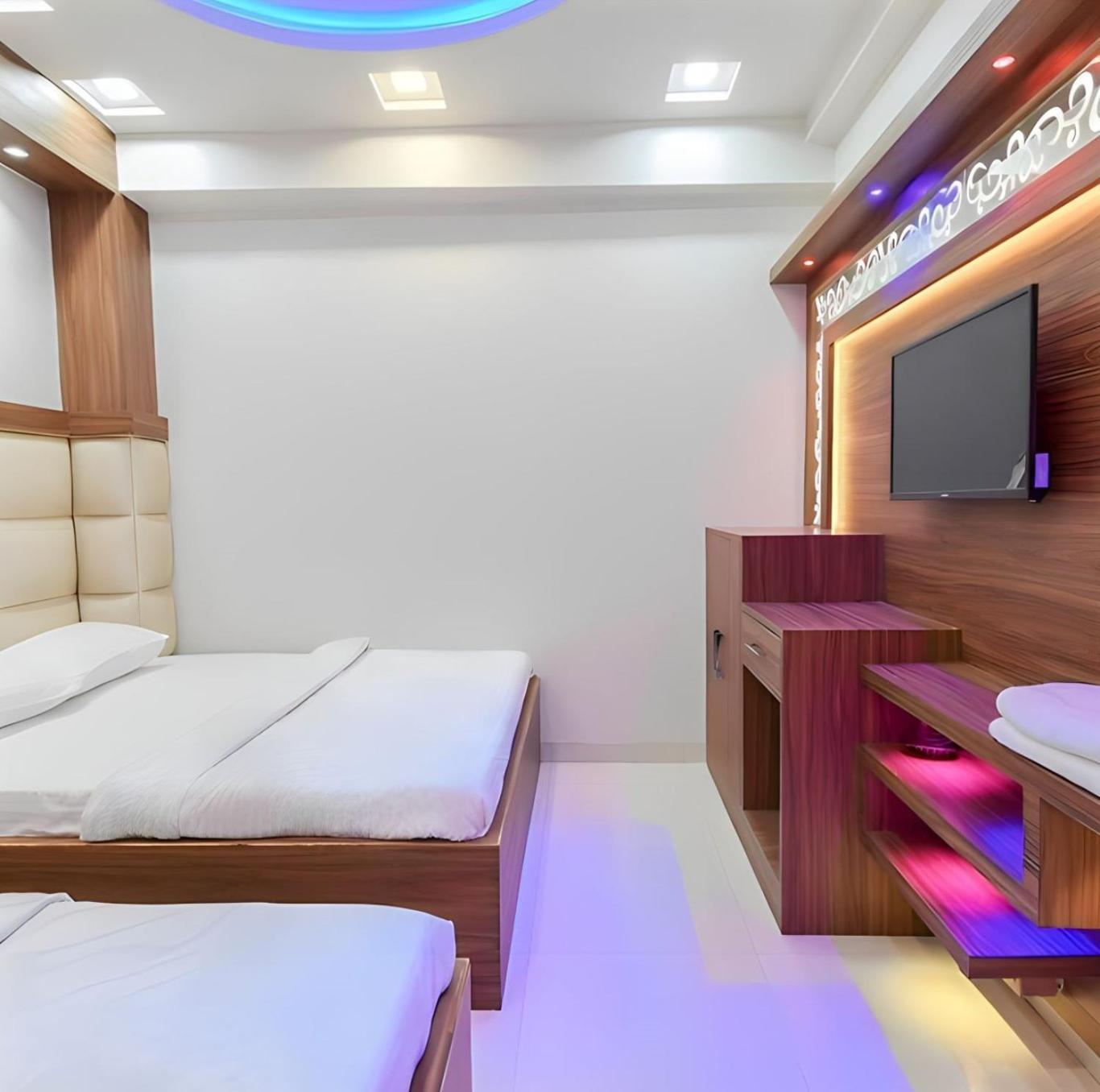 Taj Square A Luxurious Family Homestay Агра Экстерьер фото