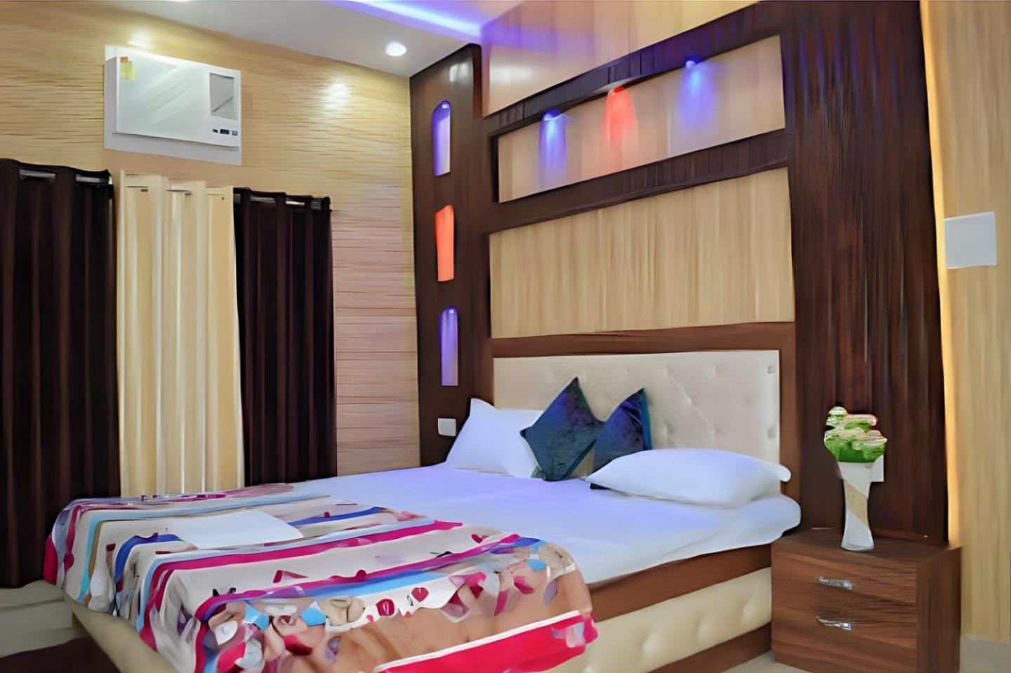 Taj Square A Luxurious Family Homestay Агра Экстерьер фото