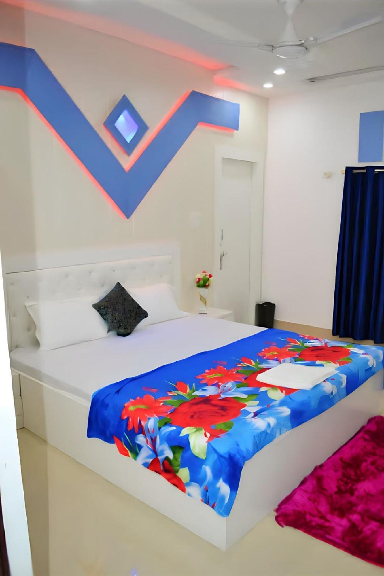 Taj Square A Luxurious Family Homestay Агра Экстерьер фото