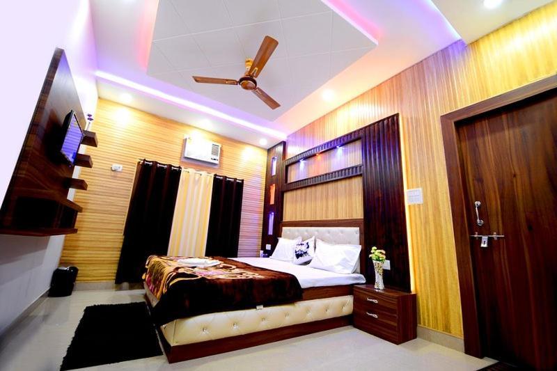 Taj Square A Luxurious Family Homestay Агра Экстерьер фото