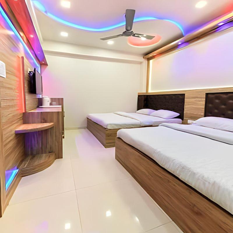 Taj Square A Luxurious Family Homestay Агра Экстерьер фото