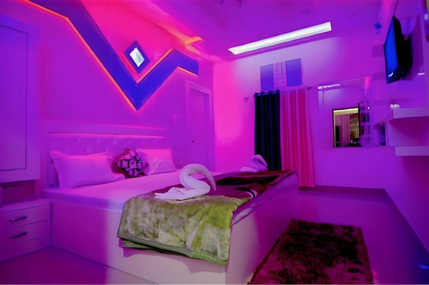 Taj Square A Luxurious Family Homestay Агра Экстерьер фото