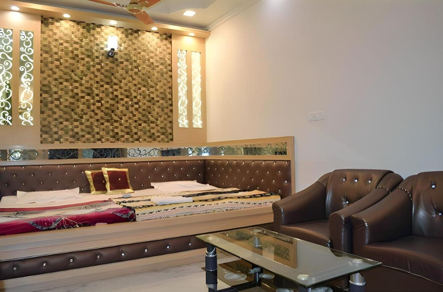 Taj Square A Luxurious Family Homestay Агра Экстерьер фото