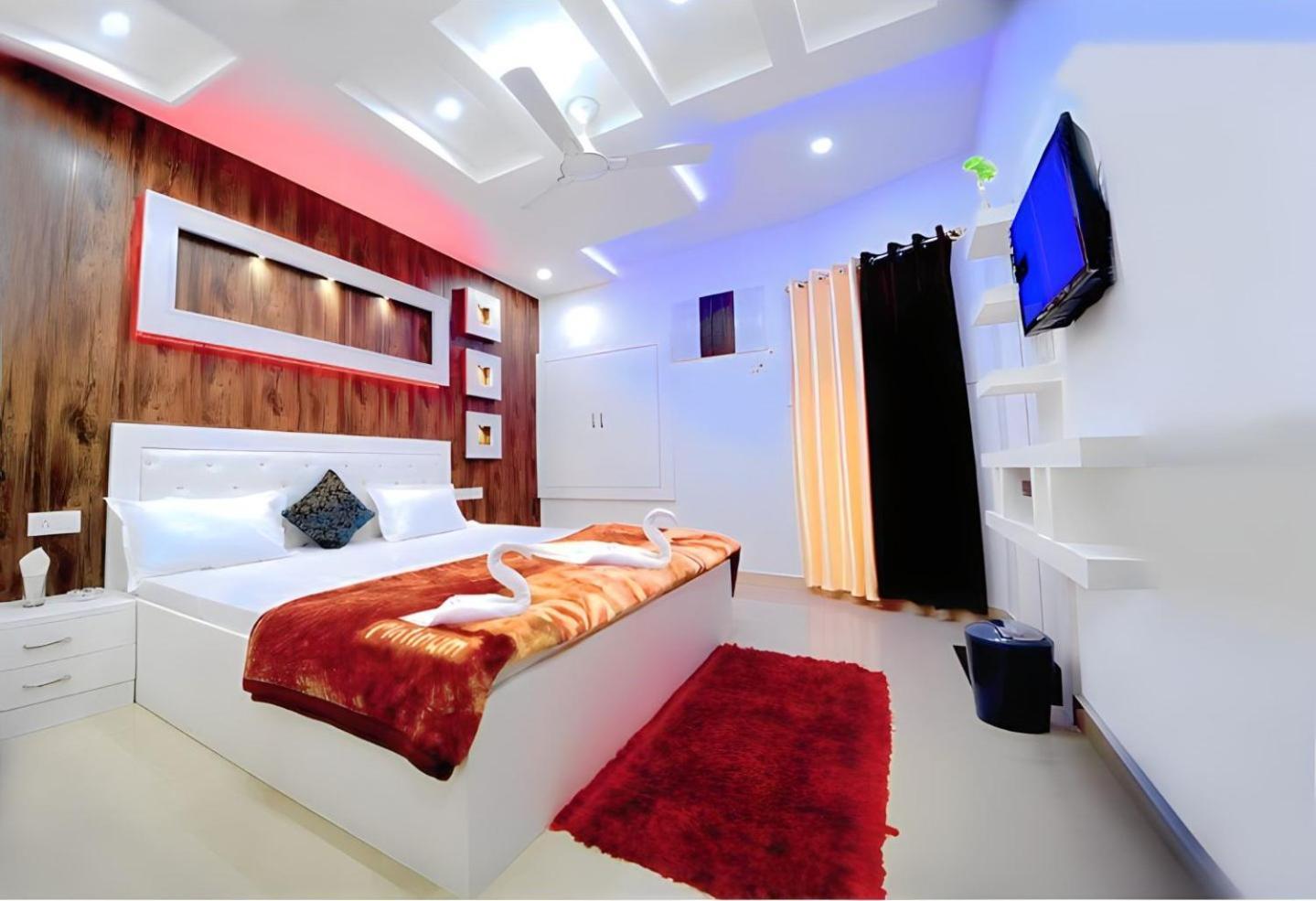 Taj Square A Luxurious Family Homestay Агра Экстерьер фото