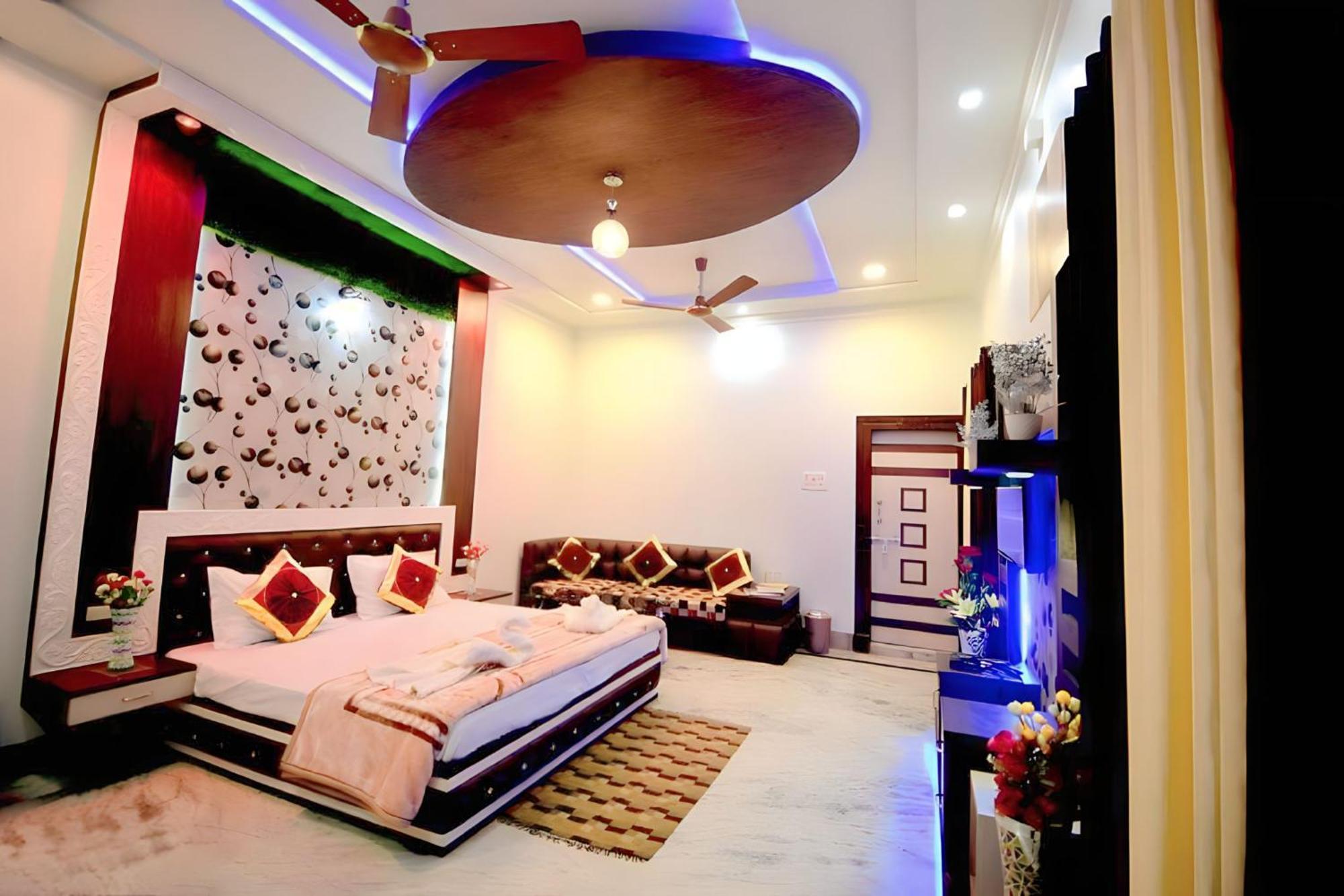 Taj Square A Luxurious Family Homestay Агра Экстерьер фото