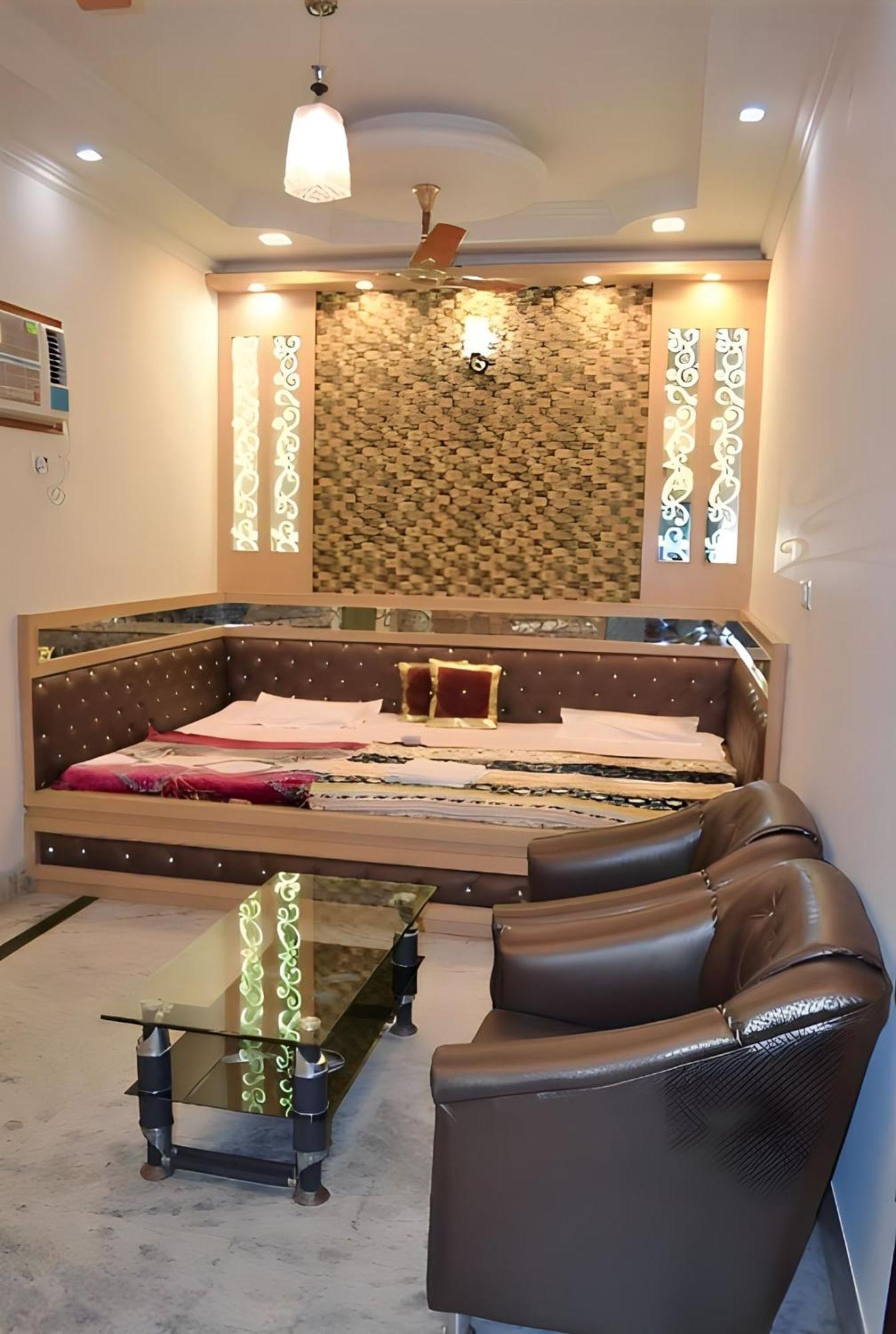 Taj Square A Luxurious Family Homestay Агра Экстерьер фото