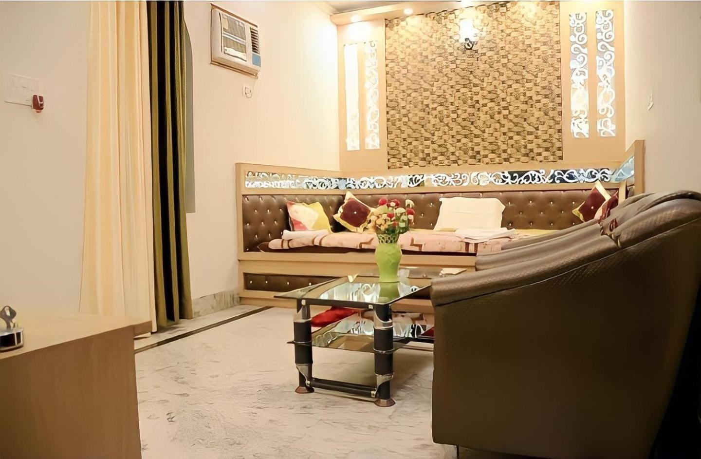 Taj Square A Luxurious Family Homestay Агра Экстерьер фото