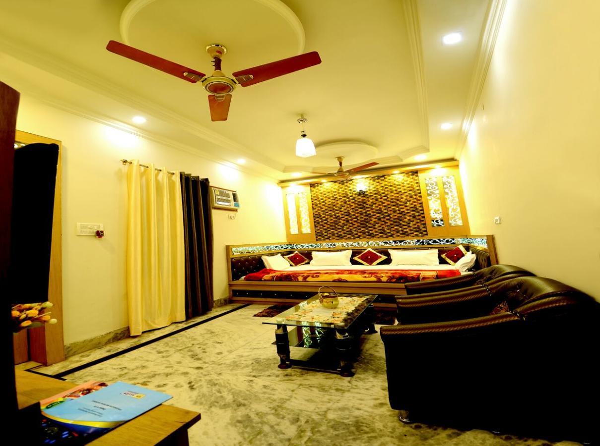 Taj Square A Luxurious Family Homestay Агра Экстерьер фото