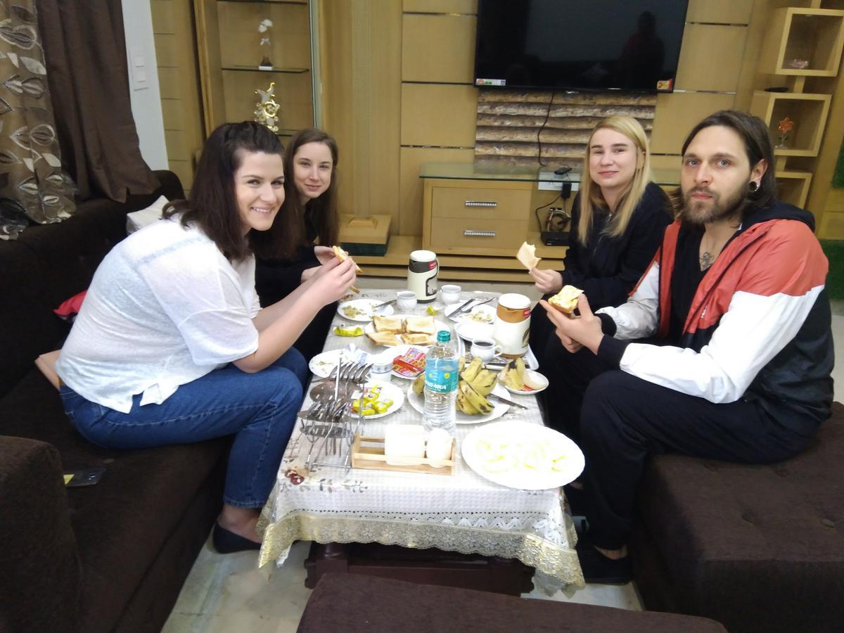 Taj Square A Luxurious Family Homestay Агра Экстерьер фото