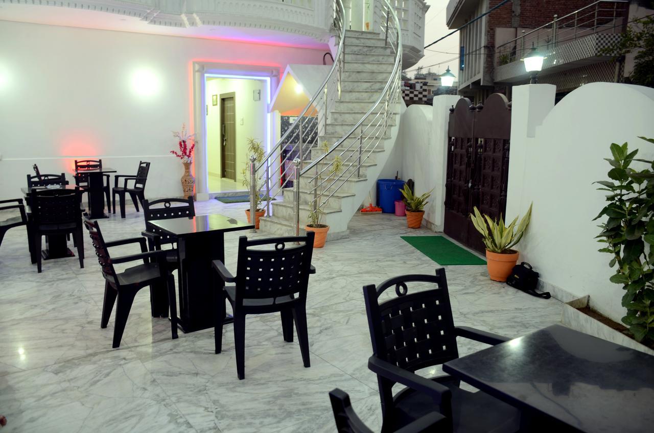 Taj Square A Luxurious Family Homestay Агра Экстерьер фото