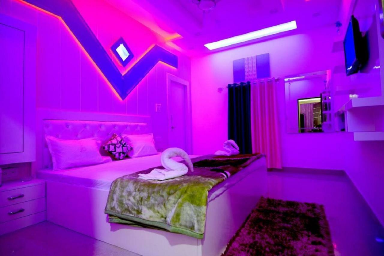 Taj Square A Luxurious Family Homestay Агра Экстерьер фото
